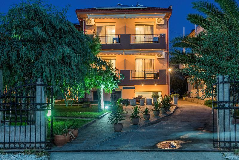 Castro Deluxe Apartment Toroni Exterior photo